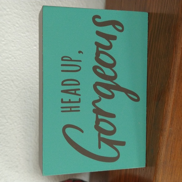 Head up Gorgeous wall decor - Picture 1 of 3